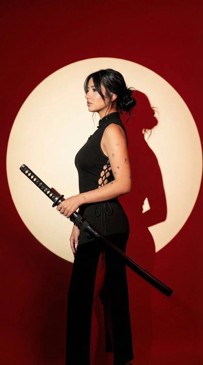 prompt seen Premium AI Prompt: Adult Woman Realistic Katana With ai photo 2