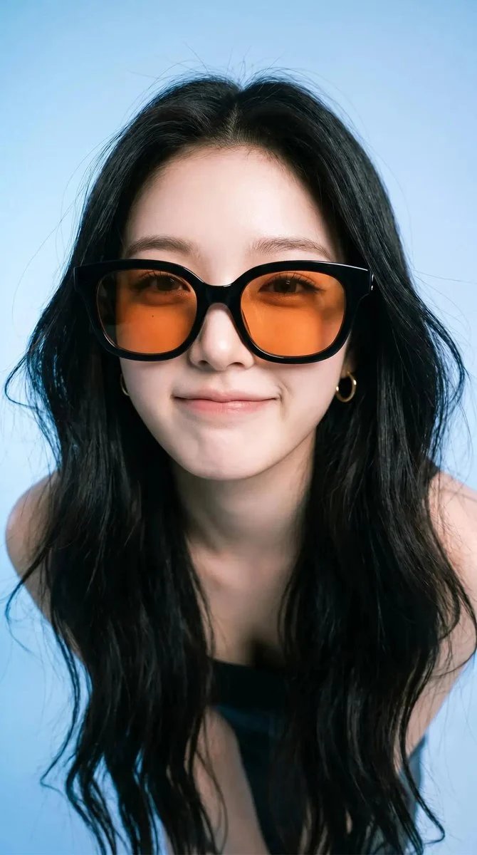 prompt seen Premium AI Prompt: Photorealistic Editorial Portrait Of A Smiling ai photo 2