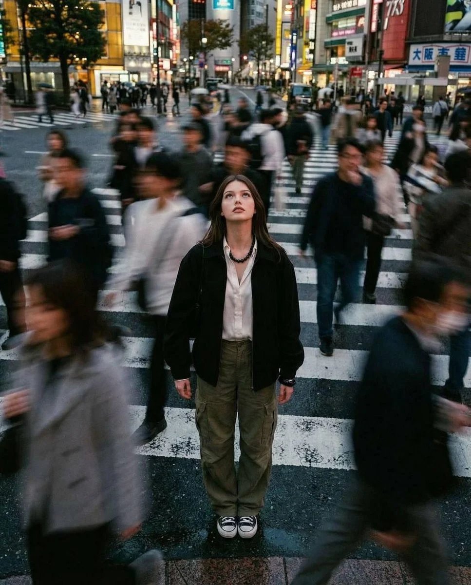 prompt seen Premium AI Prompt: Cinematic Street Photography Capturing A Moment gemini ai photo