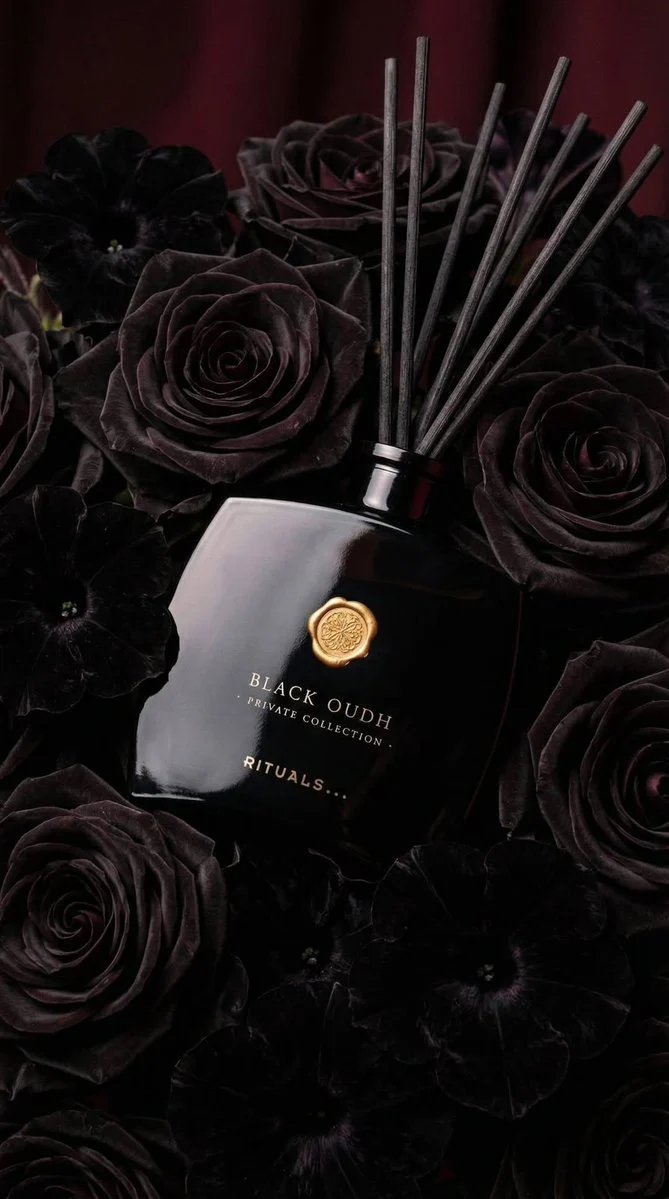 prompt seen Premium AI Prompt: Ultra-realistic Luxury Product Photography ai photo 4