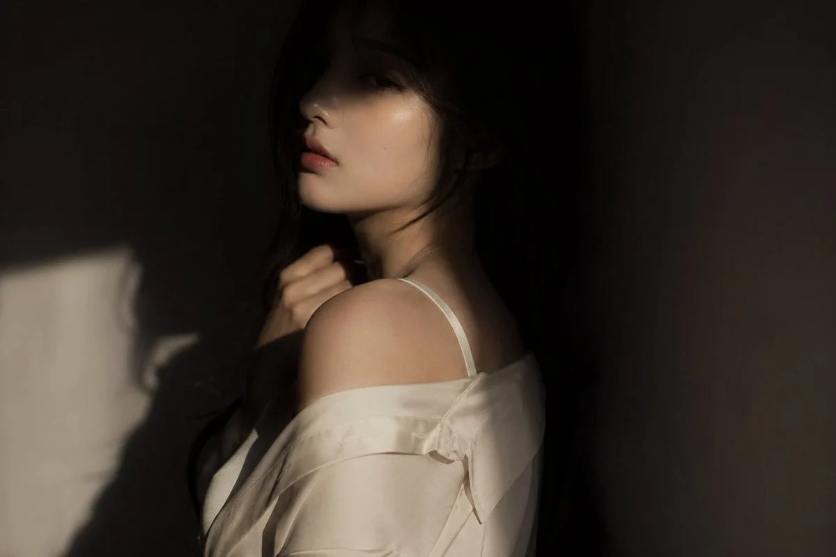 prompt seen Premium AI Prompt: Editorial Portrait Korean Female gemini ai photo